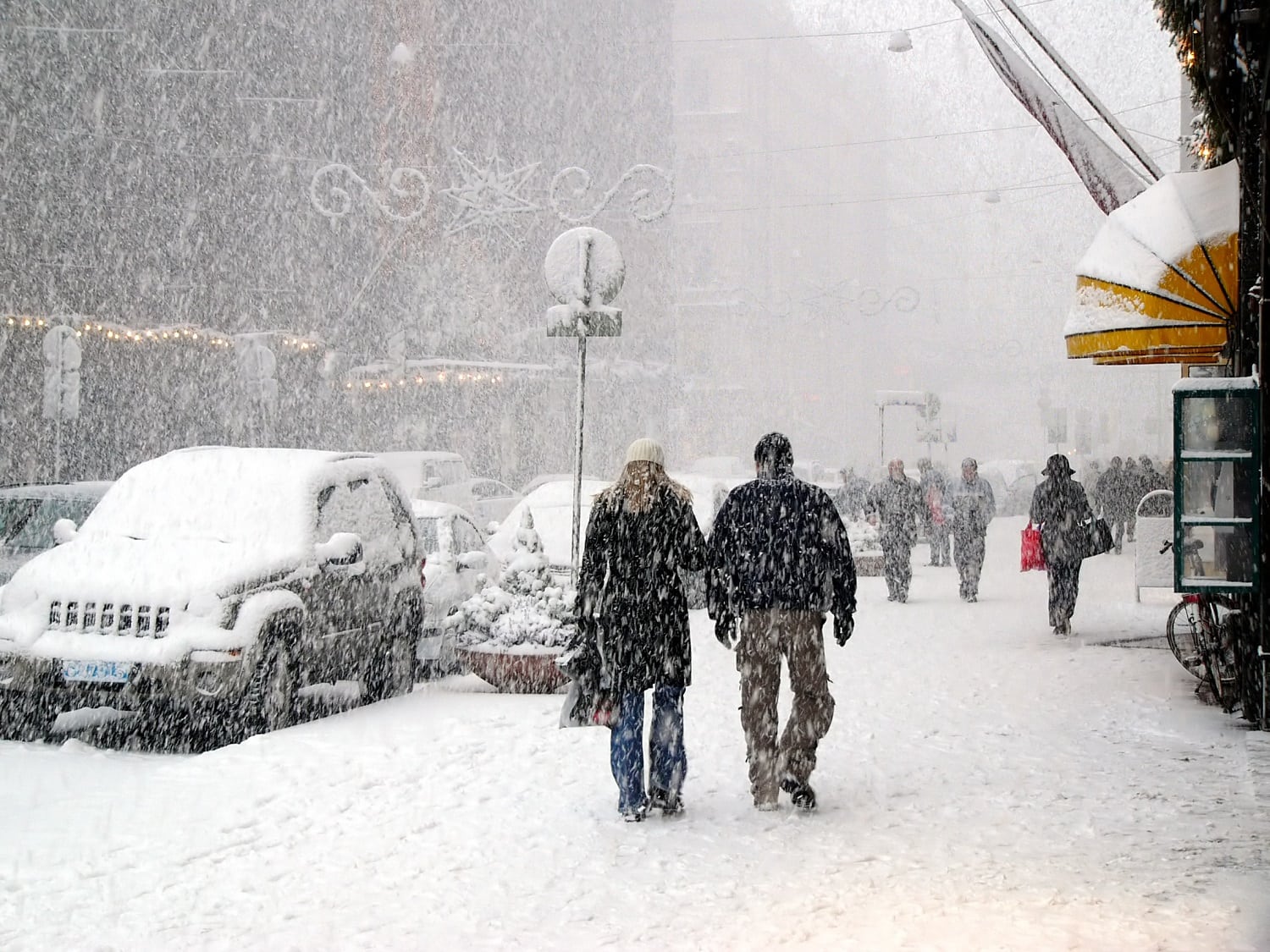 5-Things-to-Do-When-the-Power-Goes-Out-During-a-Winter-Storm