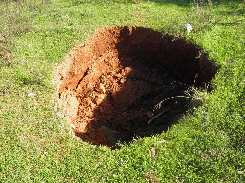 Common Signs of Sinkholes